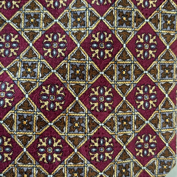 Valentino 100% Silk Tie - Picture 2 of 6